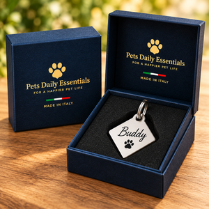 Illustrative Diamond Stainless Steel pet ID tag inside navy-and-gold Pets Daily Essentials box with Italian flag